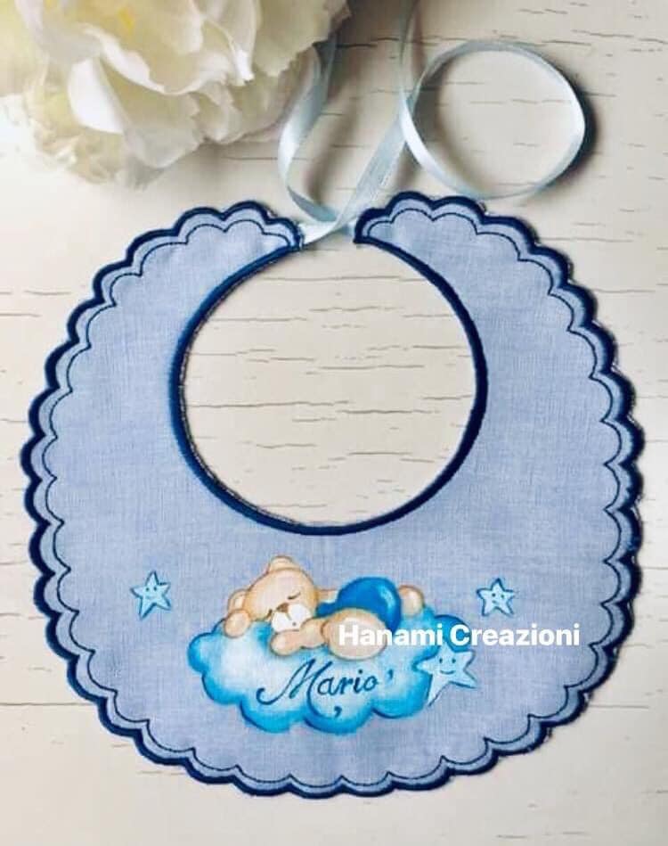 Bavetta con orsetto dipinto su lino colorato