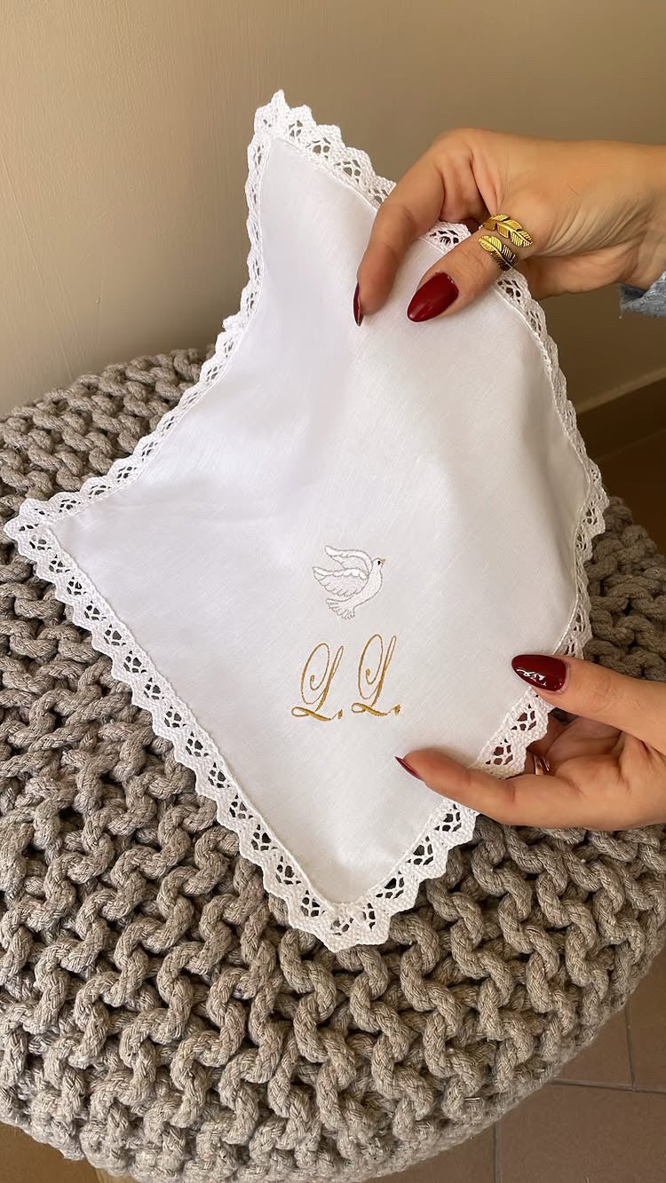 - RICAMO - Fazzoletto battesimale con iniziali e colomba