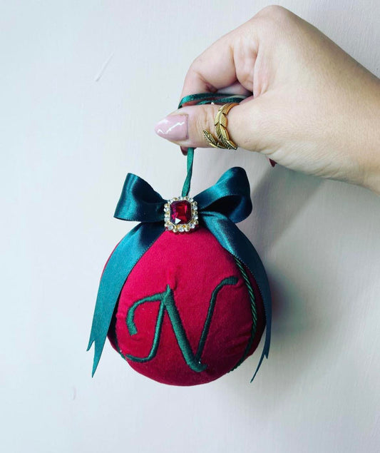 Sfera natalizia con gemma