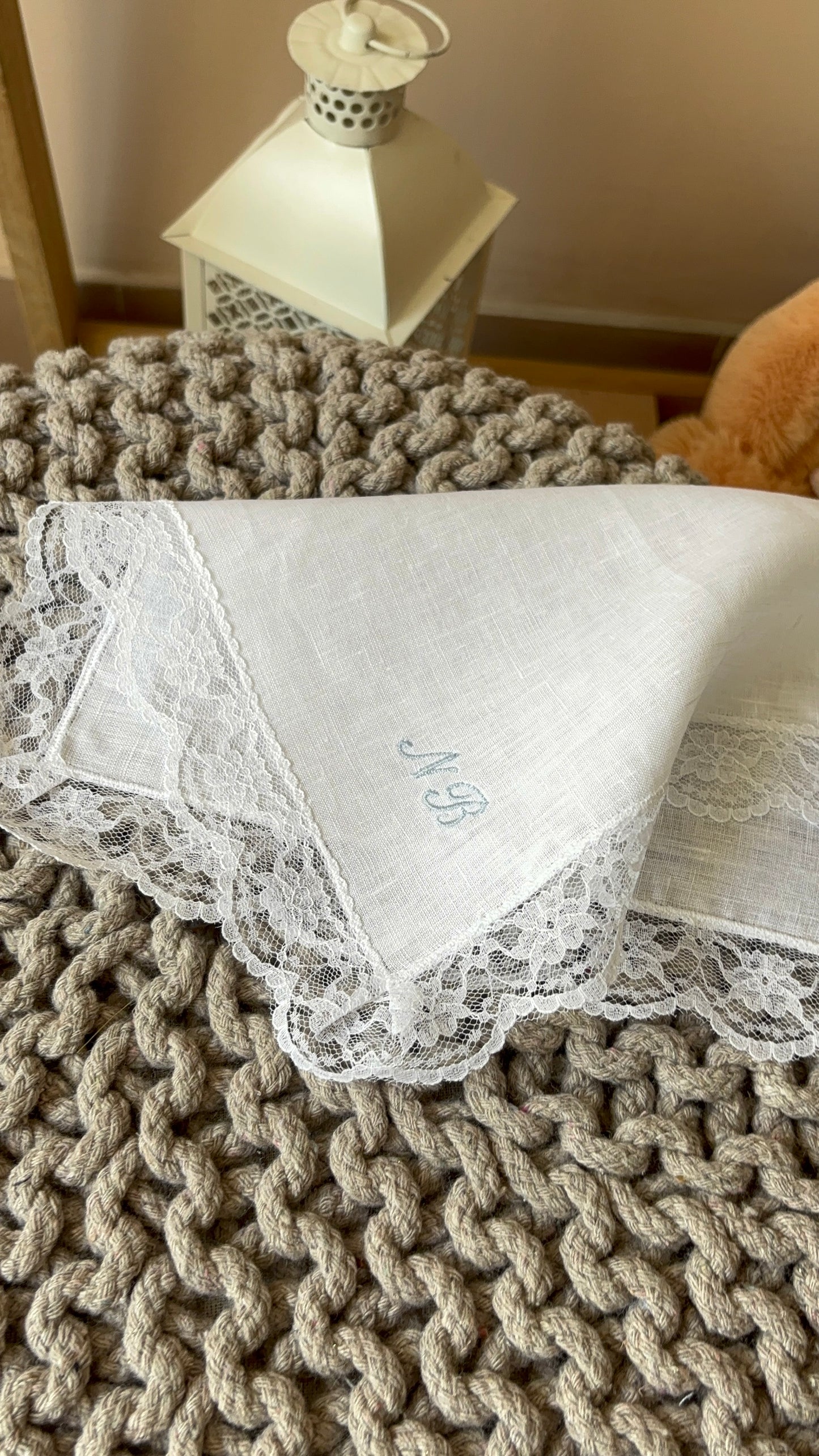 - RICAMO - Fazzoletto battesimale Corin -iniziali piccole-