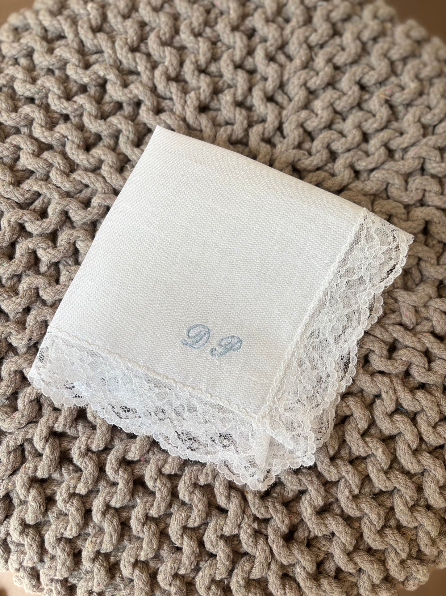 - RICAMO - Fazzoletto battesimale Corin -iniziali piccole-