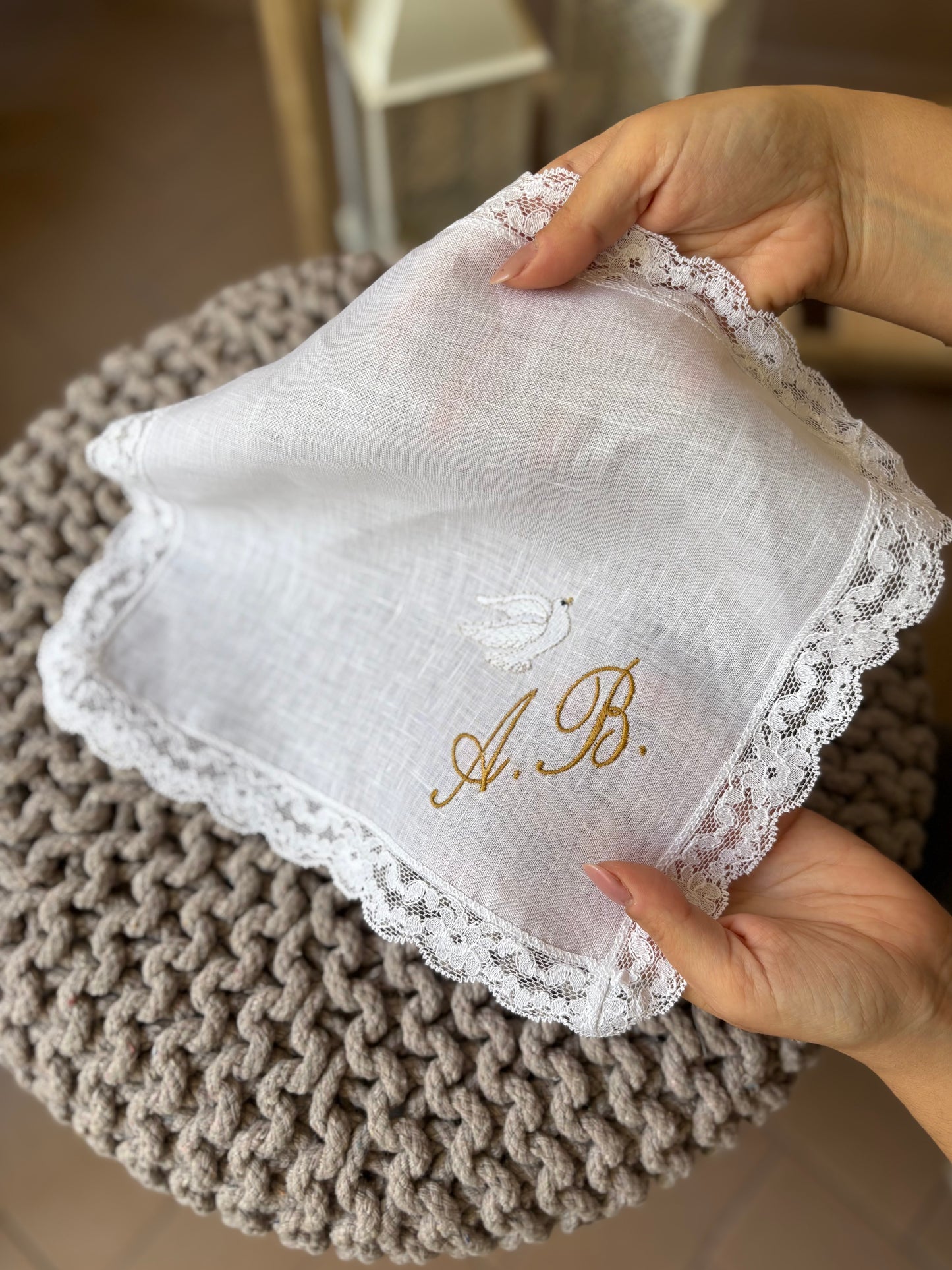 - RICAMO - Fazzoletto battesimale con iniziali e colomba