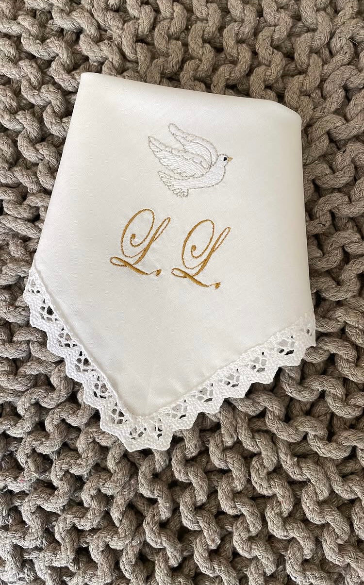 - RICAMO - Fazzoletto battesimale con iniziali e colomba