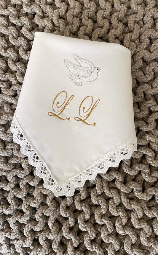- RICAMO - Fazzoletto battesimale con iniziali e colomba