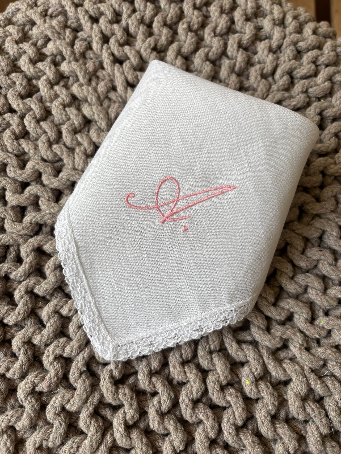 - RICAMO - Fazzoletto battesimale con iniziale