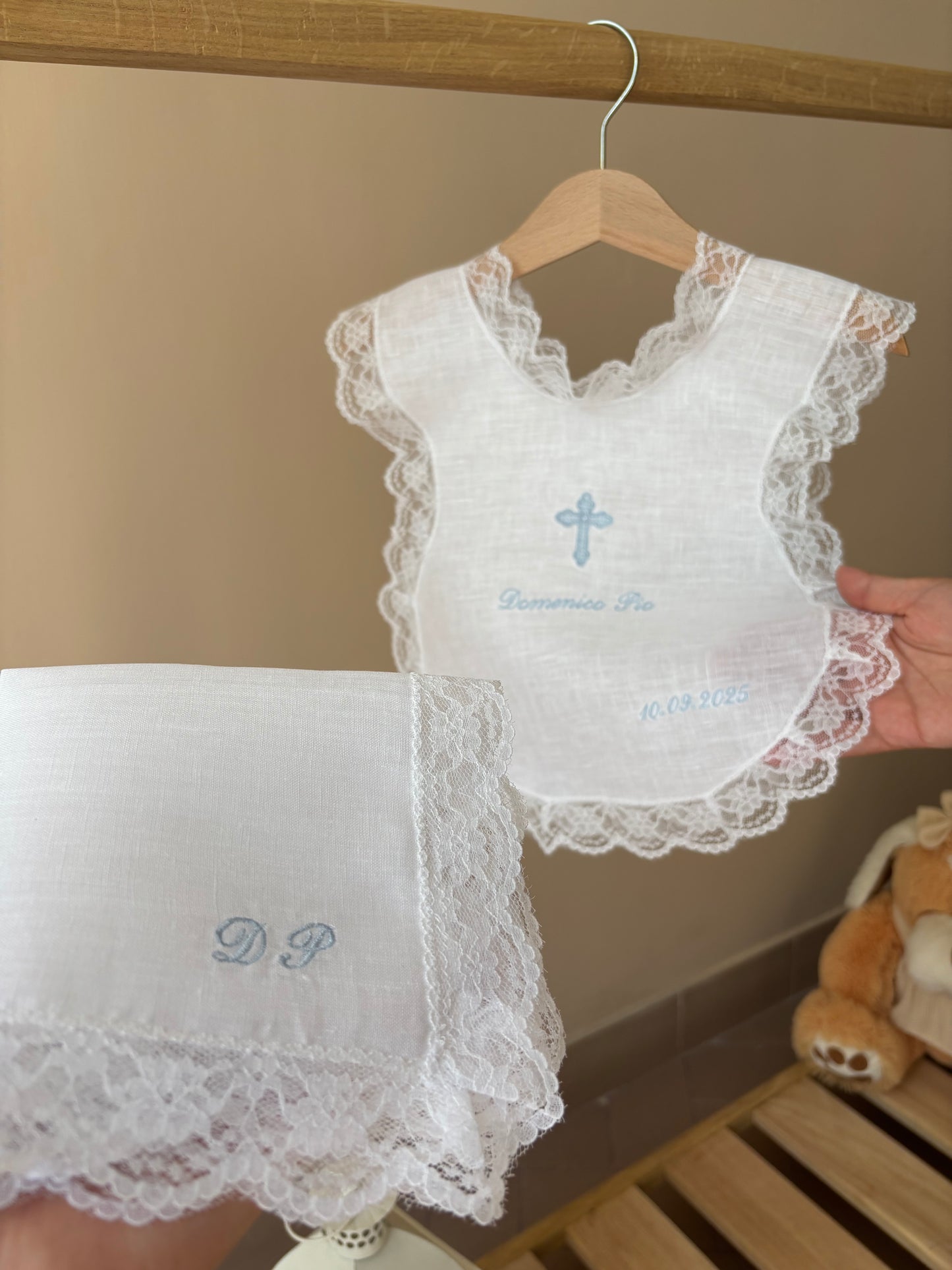 - RICAMO - Fazzoletto battesimale Corin -iniziali piccole-