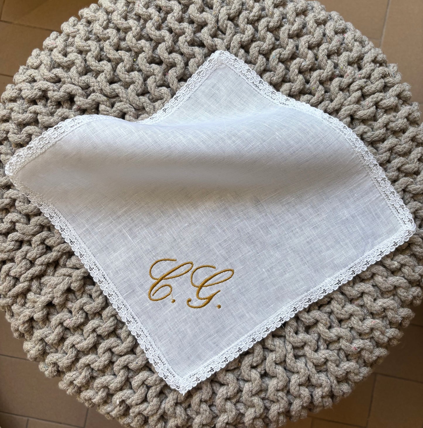 - RICAMO - Fazzoletto battesimale con iniziali ricamate