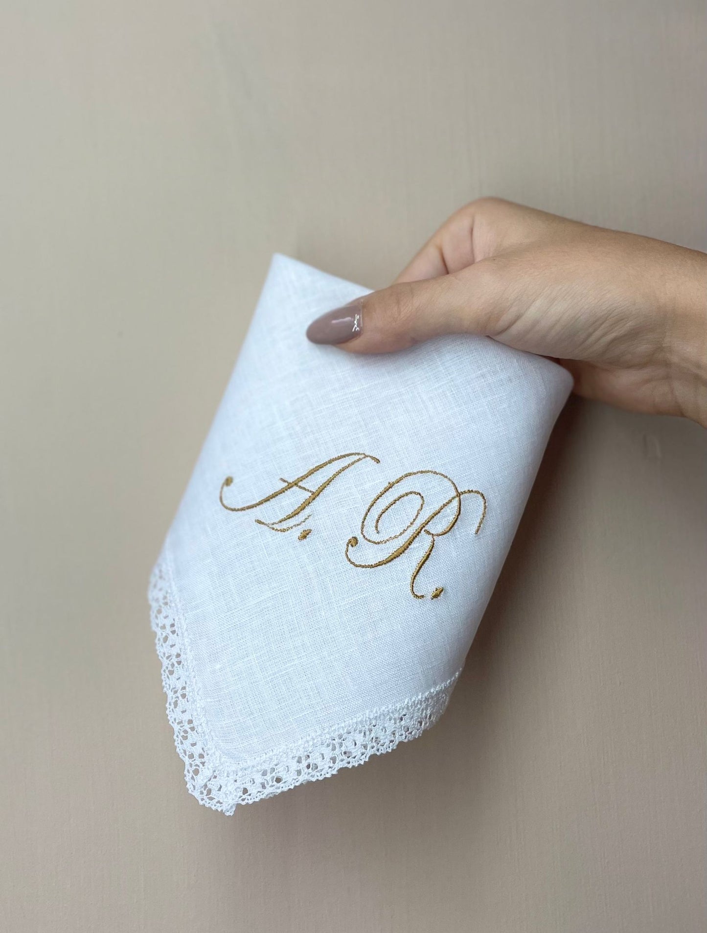 - RICAMO - Fazzoletto battesimale con iniziali ricamate