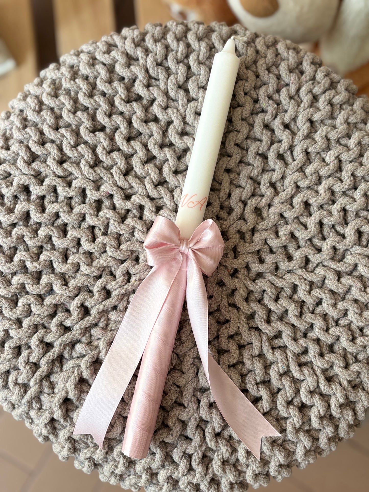 Candela battesimale con iniziali