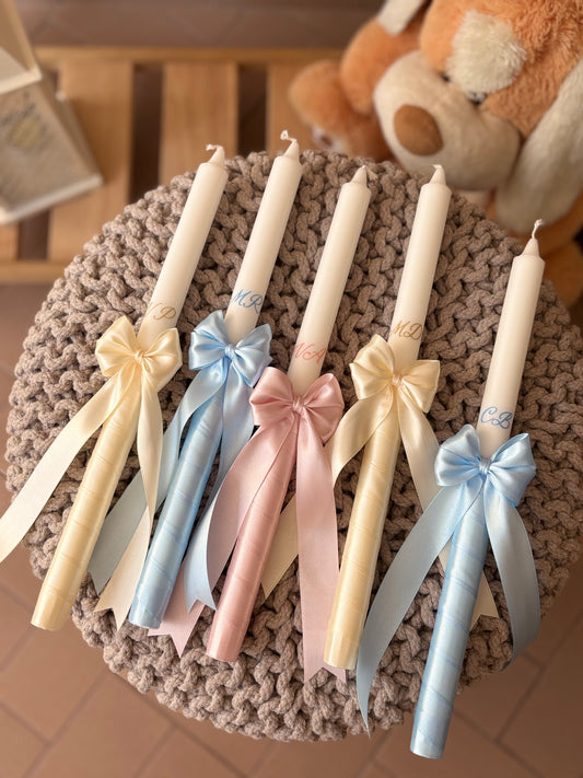 Candela battesimale con iniziali