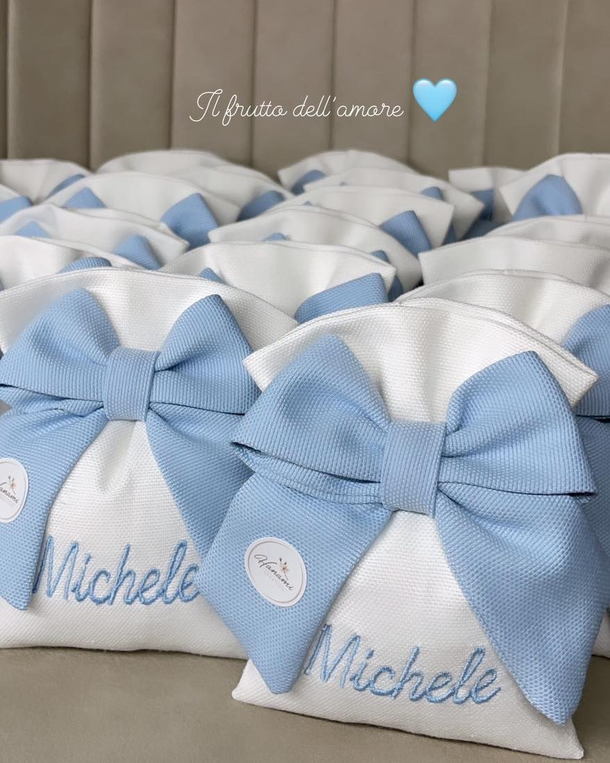 Sacchetto con fioccone in tessuti