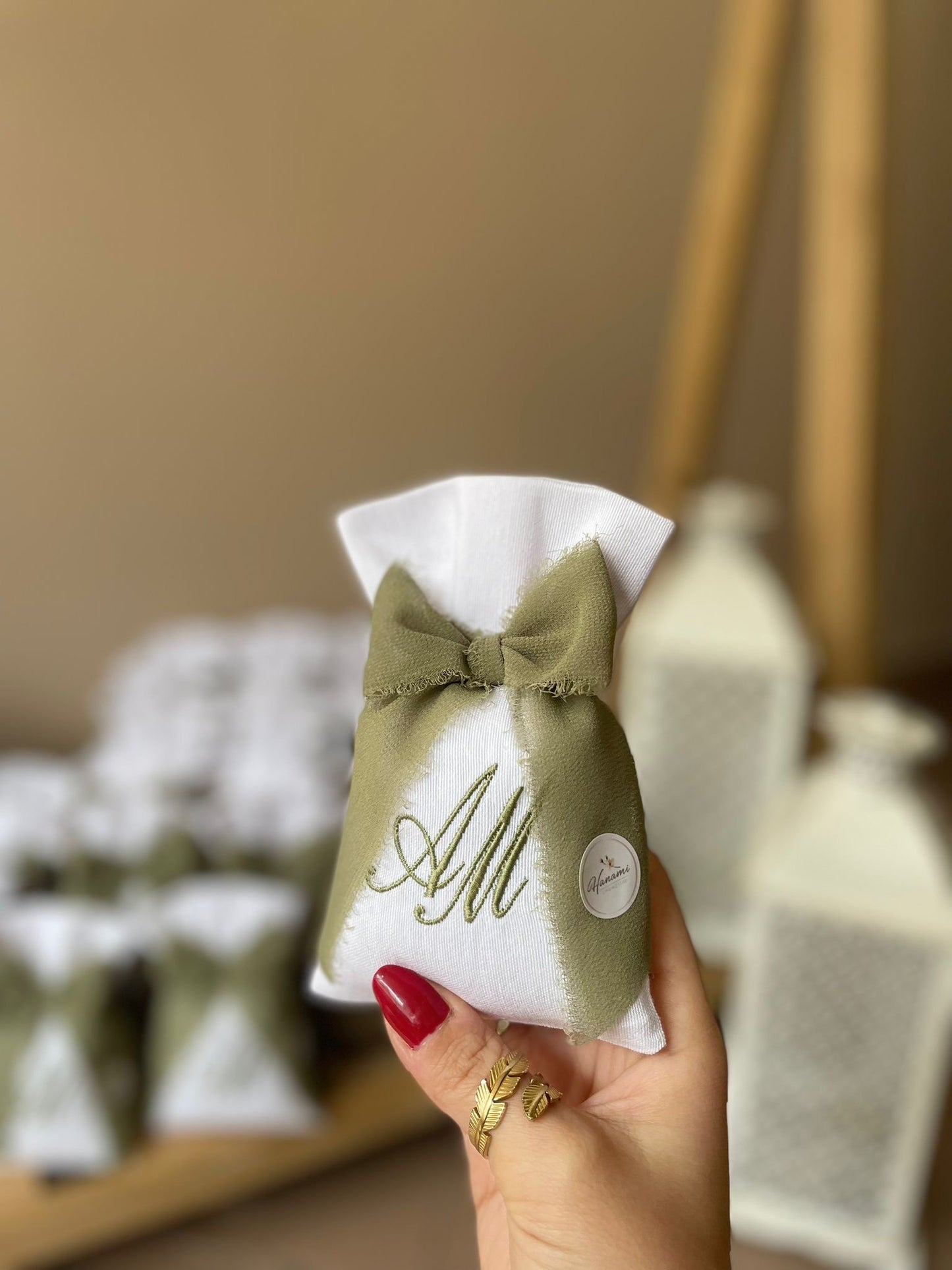 Sacchetto bianco latte con fiocco in chiffon