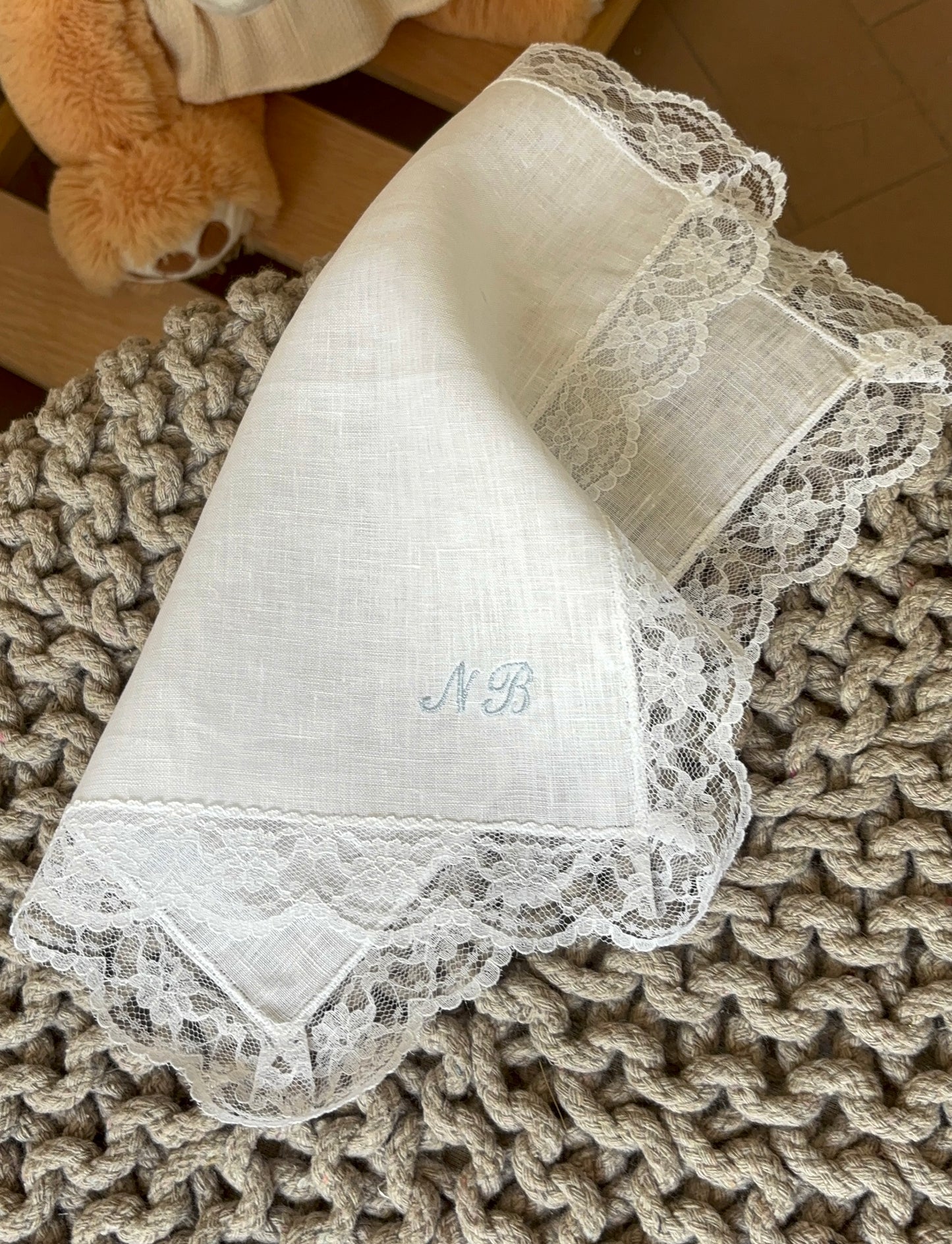 - RICAMO - Fazzoletto battesimale Corin -iniziali piccole-