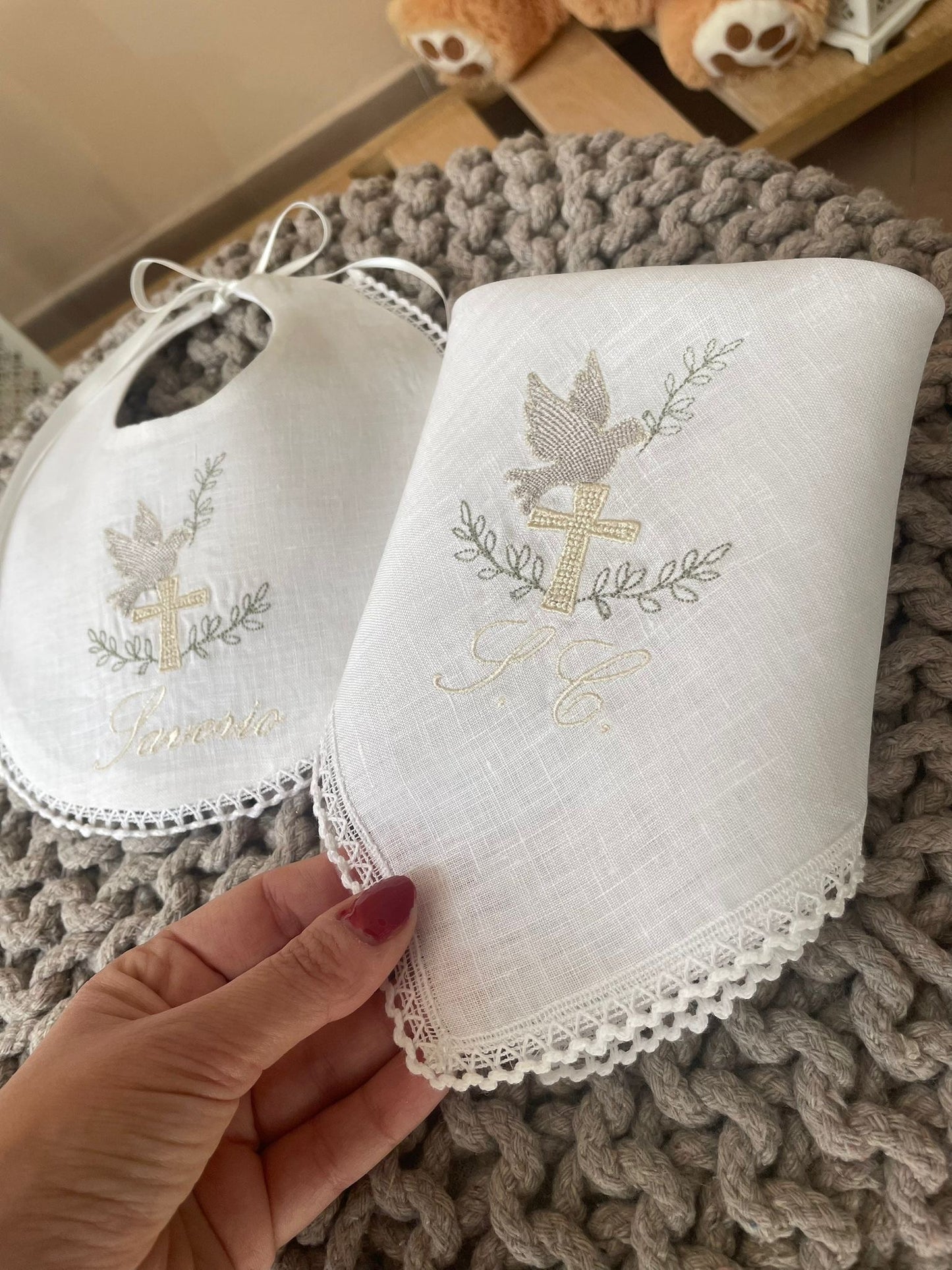 - RICAMO - Fazzoletto battesimale Modello Nikla con iniziali