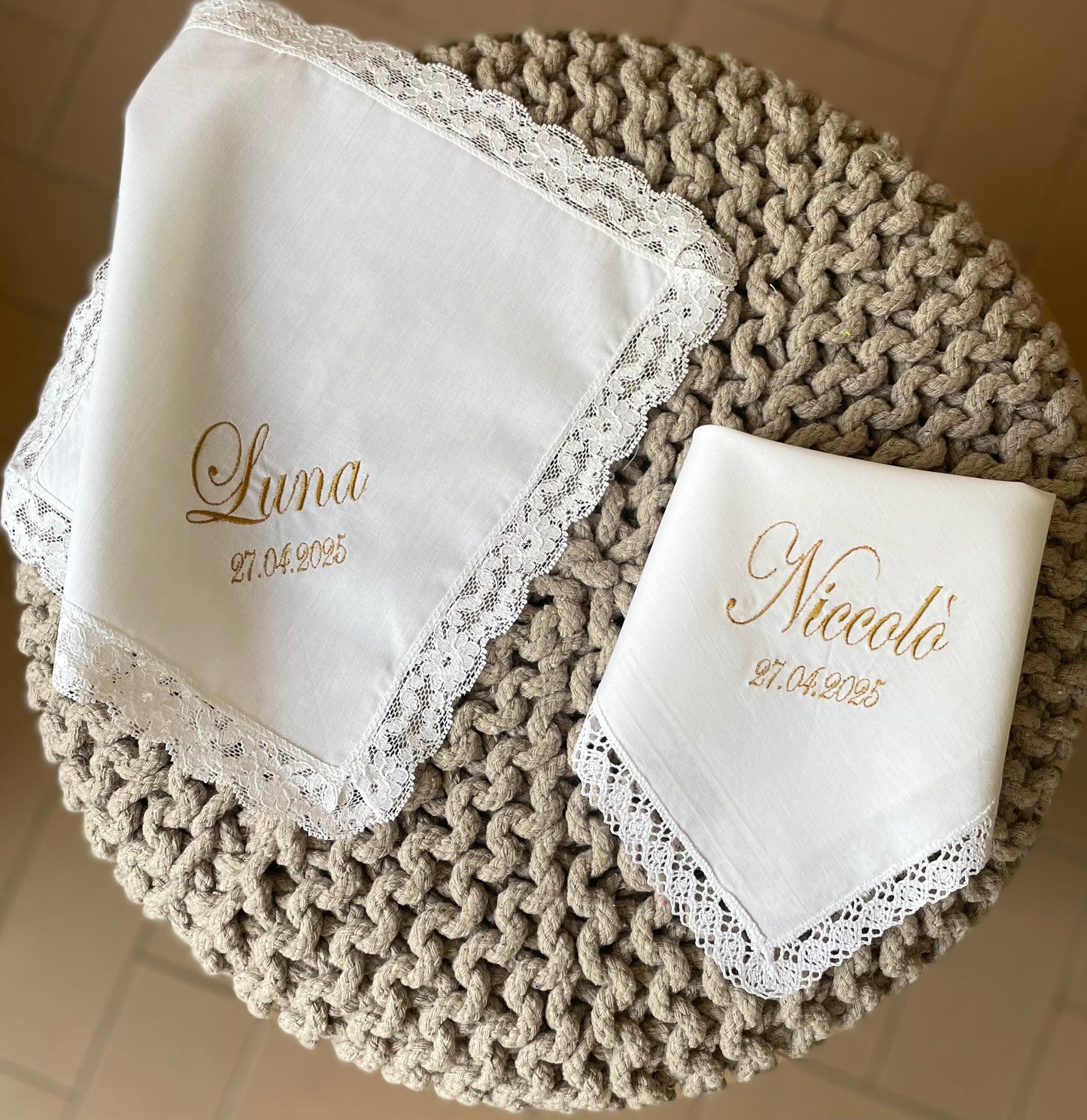 - RICAMO - Fazzoletto battesimale con nome e data