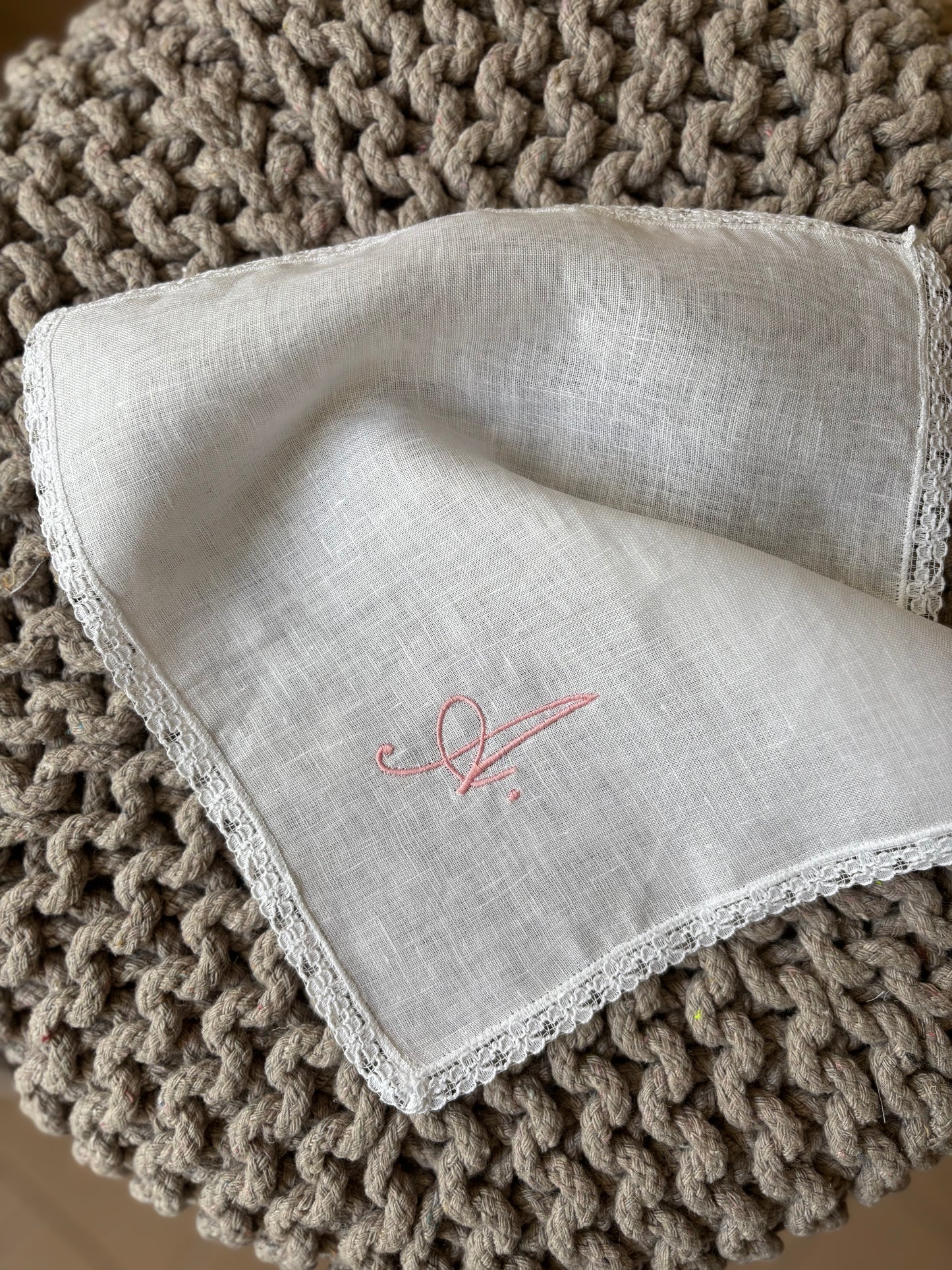 - RICAMO - Fazzoletto battesimale con iniziale