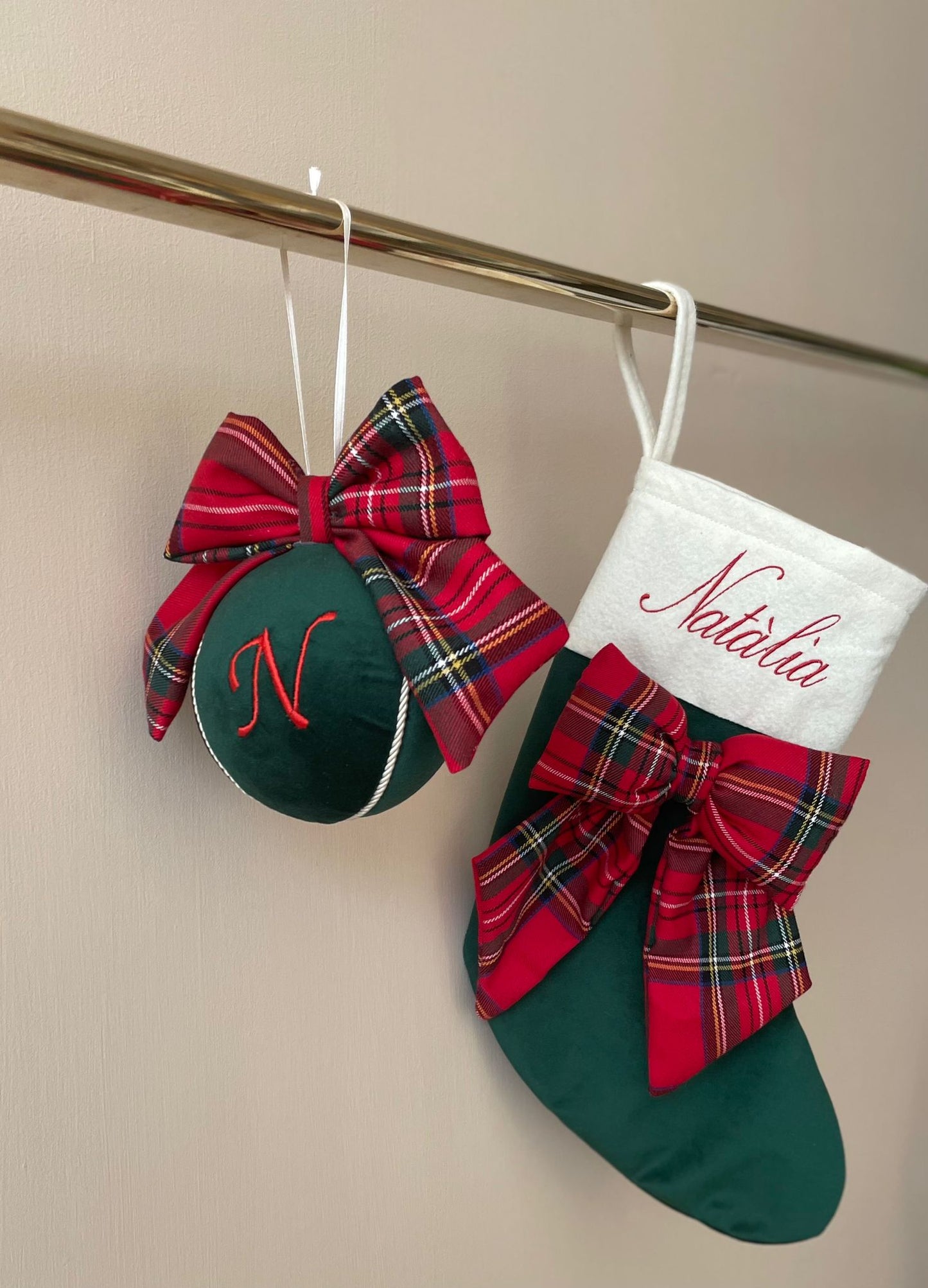 Sfera natalizia con fiocco in tartan